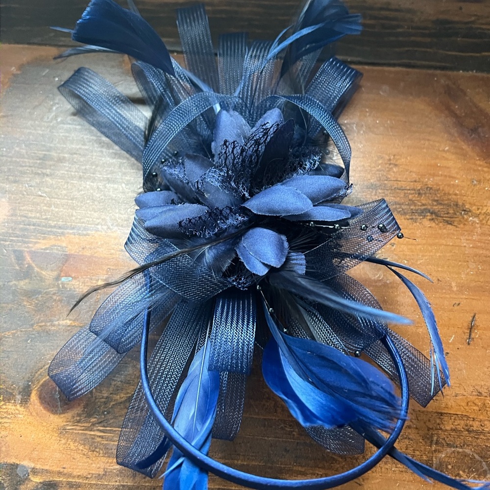 Navy blue fascinator hair accessory. Clip or fasten. Only used once.